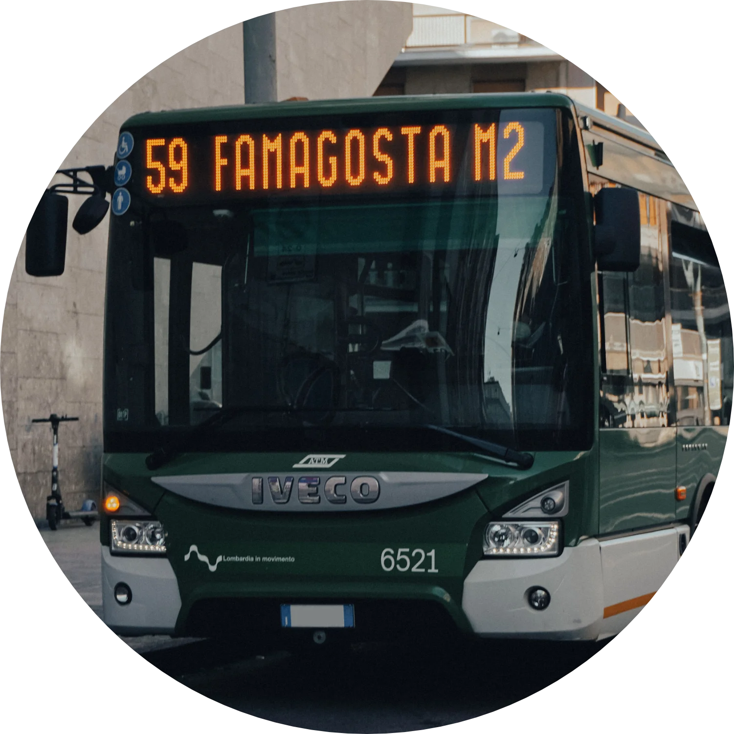 Autobus di linea a Milano, per il quale serve una patente professionale CQC